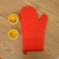 Red silicone oven mitt for baking, heat resistant kitchen glove with anti-slip textured design. - Single Piece / Red