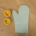 Heat resistant silicone oven mitt with anti-slip texture and hanging loop for baking cooking - Single Piece / Green