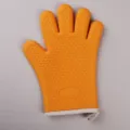 Guante de cocina de silicona naranja resistente al calor con textura antideslizante de corazón. - Silicona de Cinco Dedos Naranja