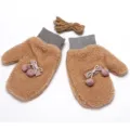 Moffole invernali calde in pile da donna con ponpon e cordino, design accogliente. - Cachi