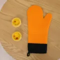 Orangener Silikon Ofenhandschuh hitzebeständig Wärmeisolierung Backen Küche Kochhandschuh - Erwachsene 35x18.5cm Einzelpreis / Orange mit Schwarzem Rand