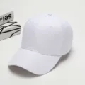 Einfarbige weiße Baseballkappe für Damen und Herren, schlichte Freizeitmütze und klassische Sonnenmütze. - Verstellbar / Weiß