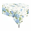Détail de la nappe de fête hortensia bleu montrant le motif floral et le matériau PE. - 130x220cm