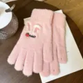 Gants en tricot chaud d'hiver avec broderie fraise oreille de lapin mignon rose doux. - Rose Clair