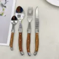 Edelstahl Besteckset mit Holzmaserung Griffen, 4-teiliges Messer Gabel und Löffel Besteck. - 4-teiliges Set