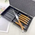 Edelstahl Steakmesserset mit Holzmaserung Griffen in einer schwarzen Geschenkbox - 6 Messer + Holzbox