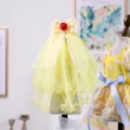 Joli voile de mariée pour animal de compagnie jaune avec nœud et rose rouge, accessoire. - Taille Unique-Longueur 33cm Largeur 25cm / Voile Belle
