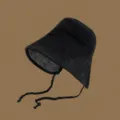 Vue détaillée du chapeau de soleil noir tissé à la main, large bord et texture respirante. - Noir