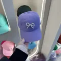 Casquette de baseball violette élégante avec nœud en perles, visière souple et mode. - Réglable / Casquette de Baseball Noeud Perles Violet