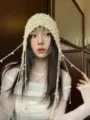 Bonnet cagoule tricoté fait main avec perles et glands, design crochet creux pour femmes printemps. - Blanc Cassé