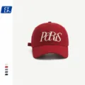 Casquette de baseball rouge avec broderie Paris blanche, chapeau de soleil souple pour femme. - Réglable / Rouge