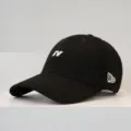 Casquette de baseball noire avec broderie N blanche, visière incurvée, style urbain chic. - N Noir