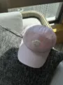 Casquette de baseball en coton rose uni avec broderie de nuage blanc style mignon et tendance. - Réglable / Rose Frais