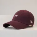 Unisex weinrote Baseballkappe mit gesticktem N, stylischer Sonnenhut für den Alltag. - Helllila