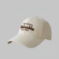 Casquette de baseball beige brodée marron, chapeau souple tendance pour printemps automne. - Réglable / Beige
