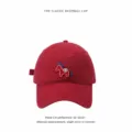 Classico berretto da baseball rosso con logo pony ricamato cappello da sole estivo - Taglia unica / Rosso Carnevale con Etichetta Rossa