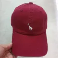 Weinrote bestickte Giraffen Baseballkappe, koreanischer Stil Freizeitmütze Sonnenschutz. - Verstellbar / Burgunderrot
