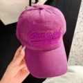 Casquette de baseball violette rétro avec broderie, large bord chapeau de soleil. - Violet