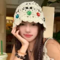 Chapeau bob floral crocheté fait main, joli chapeau de soleil ajouré style été femme. - Taille unique / Blanc Cassé