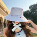 Bob à carreaux bleu pour femmes, chapeau de soleil d'été mignon avec ruban et large bord. - Bleu ciel