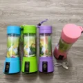 Tragbarer elektrischer Mini Saftmixer Becher für Obst mit praktischem USB Ladekabel - 380g / Rosa