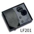 Set de corbata negra para hombre con pañuelo de bolsillo gemelos y broche en caja regalo. - LF201 (Negro Oro Cuadros)