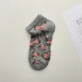 Calcetines cortos de malla con flores grises para mujer, calcetines de algodón transpirables. - Talla única / Gris