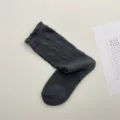 Stijlvolle Koreaanse donkergrijze gebreide sokken met zoete pareldecoratie en ribtextuur. - Eén maat / donkergrijs