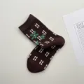 Calcetines de algodón marrón de media pantorrilla para mujer con estampado floral y geométrico. - Talla única / Café