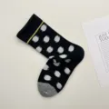 Calcetines de tubo medio con lunares dulces para mujer, calcetines casuales de moda. - Talla única / Negro