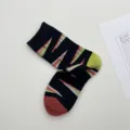 Calcetines de algodón con patrón geométrico colorido para mujer, calcetín negro elegante talón verde. - Talla única / Negro