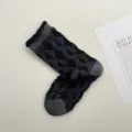 Calcetines de media pantorrilla con textura floral retro, algodón cómodo de color contrastante. - Talla única / Negro