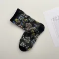 Calcetines de media pantorrilla con punto floral vintage, algodón botánico retro. - Talla única / Negro