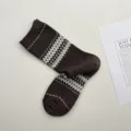 Vintage Fair Isle πλεκτές κάλτσες μεσαίας γάμπας για γυναίκες, ζεστό καφέ βαμβάκι. - Ένα μέγεθος / Καφέ
