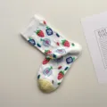 Chaussettes mi-hautes brodées de fraises mignonnes pour femmes, coton coloré tendance. - Taille unique / Fraise
