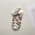 Calcetines cortos de malla transpirable para mujer con patrón de rosas rojas vintage, lindos verano. - Talla única / Blanco