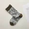 Calcetines de media pantorrilla con flores botánicas vintage, calcetines algodón retro. - Talla única / Gris Niebla Magnolia