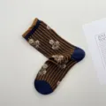 Calcetines retro japoneses de punto con flores para mujer, algodón texturizado de color contrastante. - Talla única / Naranja & Azul