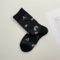 Calcetines de algodón negros de tubo medio para mujer con bonitos bordados florales. - Talla única / Flor
