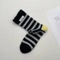 Calcetines de tubo medio a rayas de algodón negro gris colorblock casual cómodos diarios - Talla única / Negro