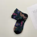 Calcetines de tubo medio de algodón para mujer estilo pintura al óleo retro relieve 3D. - Talla única / Negro