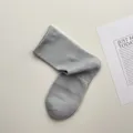 Calcetines de deporte para hombre en gris liso, transpirables y comodos para uso diario. - Talla única / Gris claro