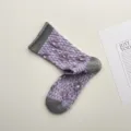 Calcetines de tubo medio vintage japoneses con flores en relieve color de contraste borde enrollado - Talla única / Violeta Claro
