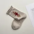 Calcetines medianos estilo vintage coreano con rombos y lazos rojos, algodón suave. - Talla única / Avena