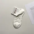 Calcetines cortos blancos de mujer con lindo lazo marrón y diseño de rayas de algodón. - Talla única / Lazo