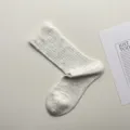 Einfarbige Seiden-Socken Off-White Gerippte Atmungsaktive Slouch-Socken Modell Variante - Einheitsgröße / Grauweiß