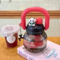 Süße Cartoon Kinder Kunststoff Wasserflasche große Kapazität Trinkbecher mit Griff Panda - Mit Panda-Puppe / 800ML / Schwarz