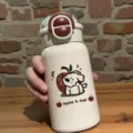 Süße Edelstahl Kinder Thermosflasche mit Strohhalm und Cartoon Hundemotiv für Schüler. - Einzelbecher / Roter Apfel Hund