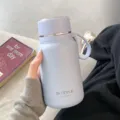 Eenvoudige grote roestvrijstalen thermosfles met deksel en handvat voor dagelijks gebruik - Enkele Beker (met Band, Deksel en Thee-infuser) / Blauw 650 ml