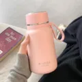 Roze geisoleerde waterfles met handvat, grote roestvrijstalen thermoskan voor dagelijks gebruik. - Enkele Beker (met Band, Deksel en Thee-infuser) / Roze 650ml